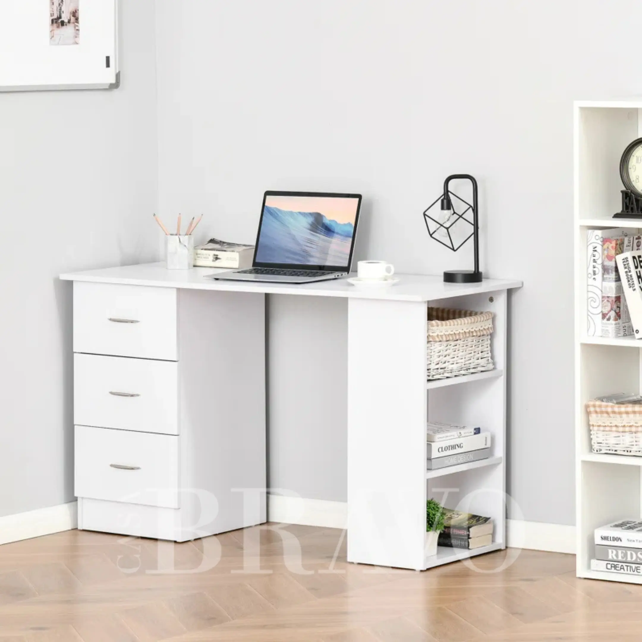 The "Metro" Desk